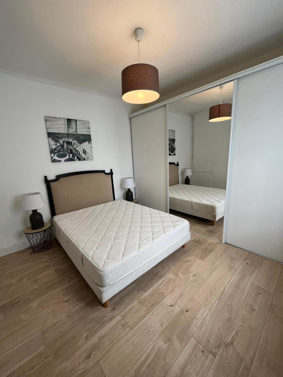 Agreable Maison De Ville Avec Une Belle Terrasse 安格雷 外观 照片