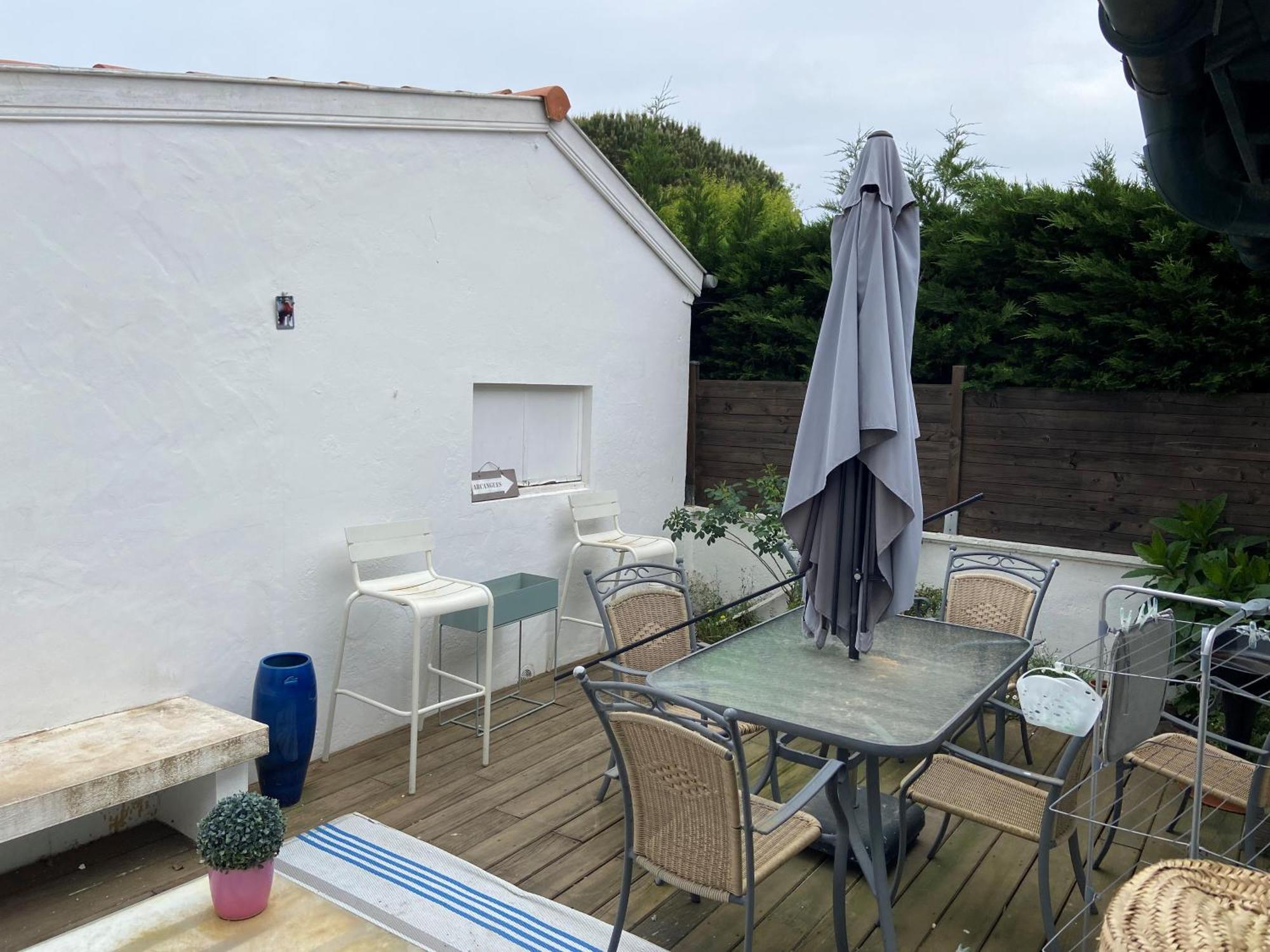 Agreable Maison De Ville Avec Une Belle Terrasse 安格雷 外观 照片